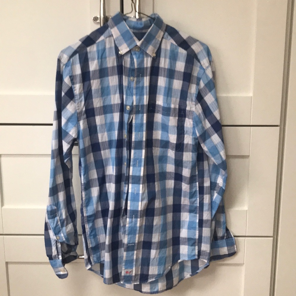 Vineyard Vines button down shirt